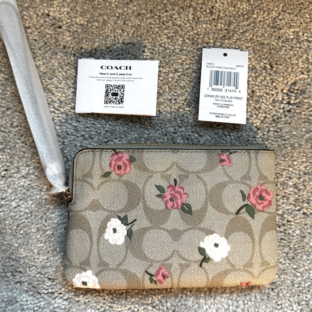 New unused Coach corner wristlet